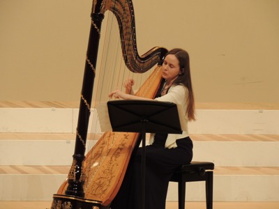 34th_2-4_harpist2